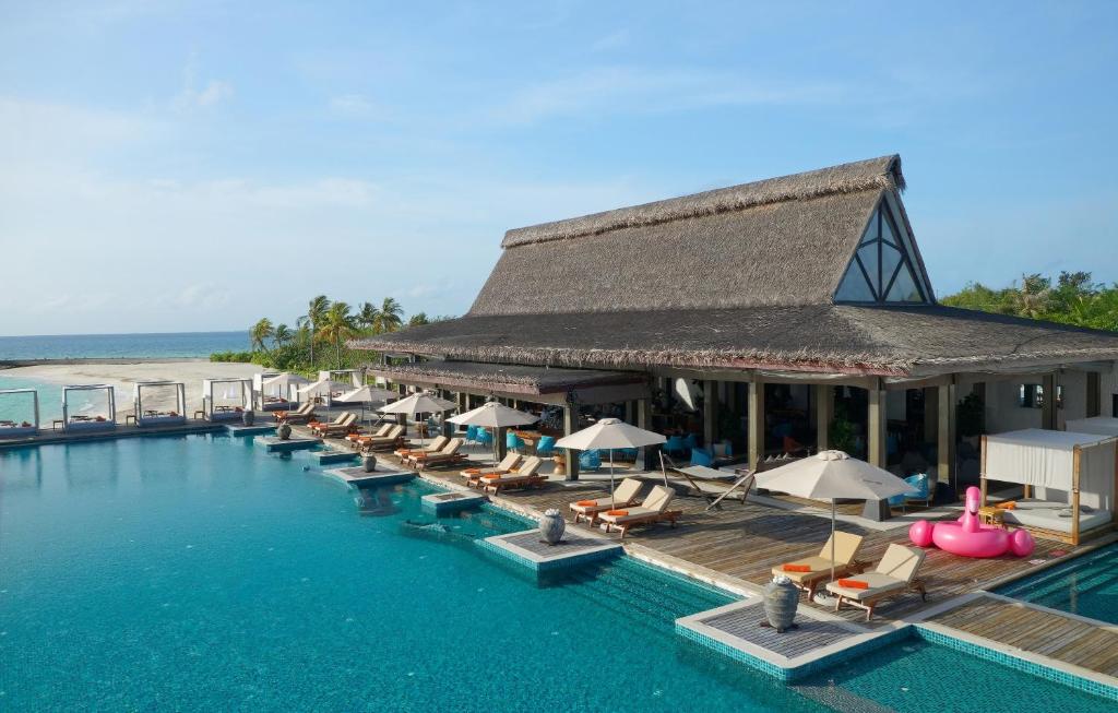 Bazén v ubytování Grand Park Kodhipparu Maldives nebo v jeho okolí