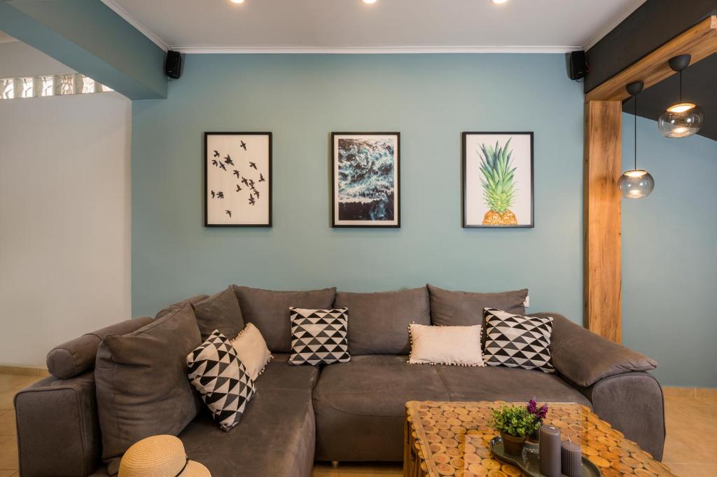 A seating area at Nidus Villa