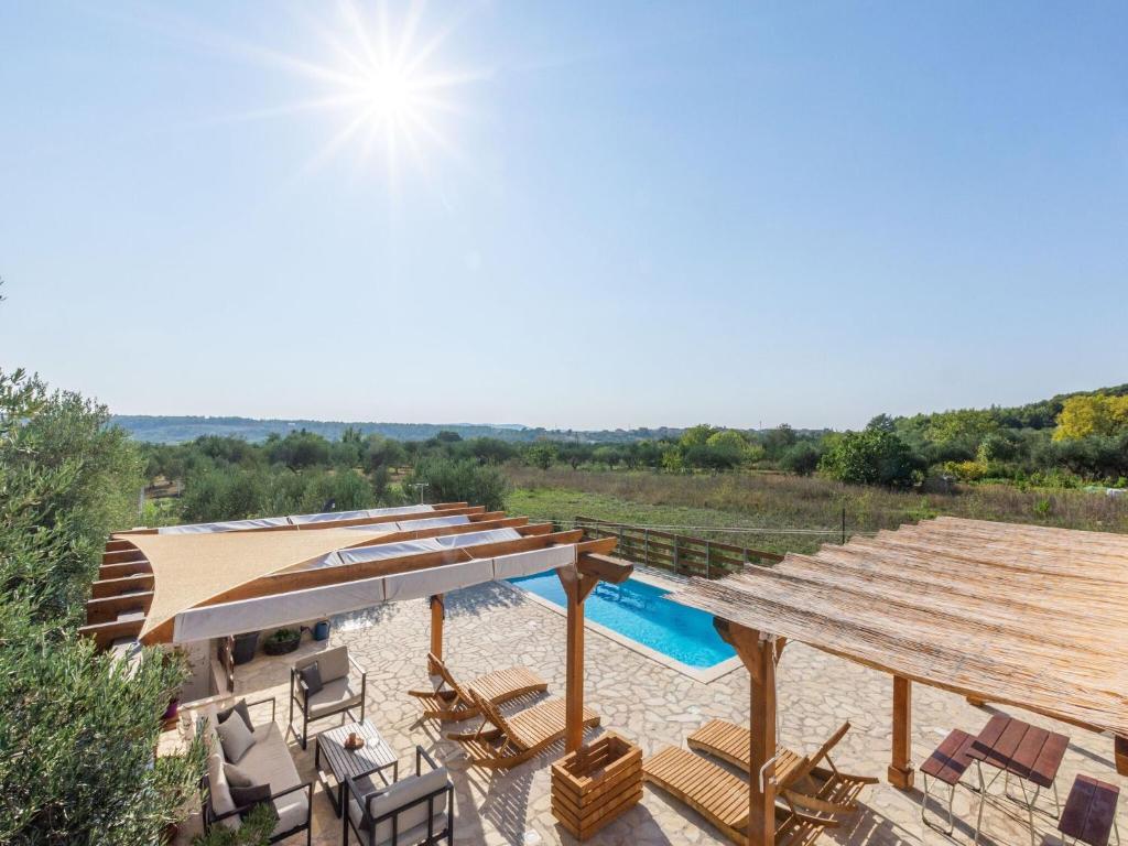 Bazén v ubytování Boutique Holiday Home in Donje Polje with Pool nebo v jeho okolí