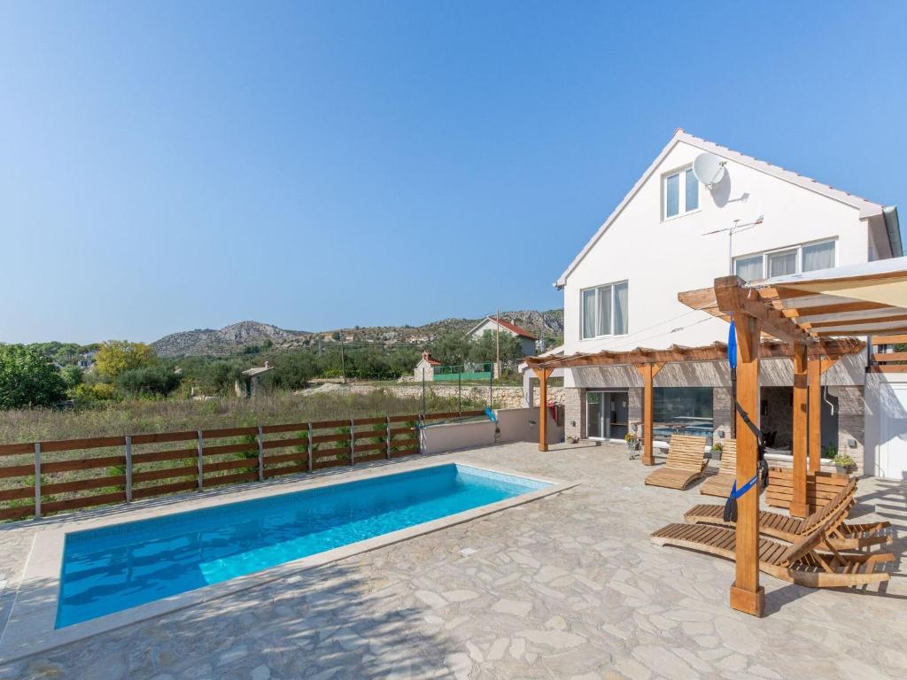 Bazén v ubytování Boutique Holiday Home in Donje Polje with Pool nebo v jeho okolí