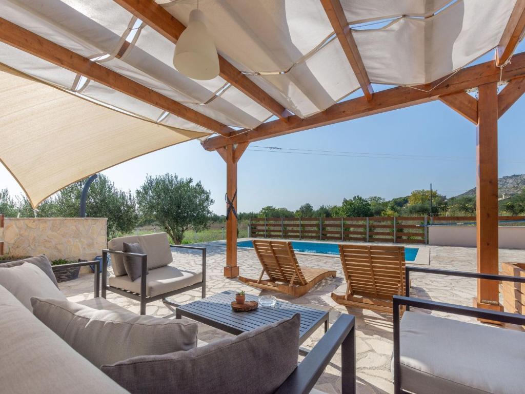 Bazén v ubytování Boutique Holiday Home in Donje Polje with Pool nebo v jeho okolí