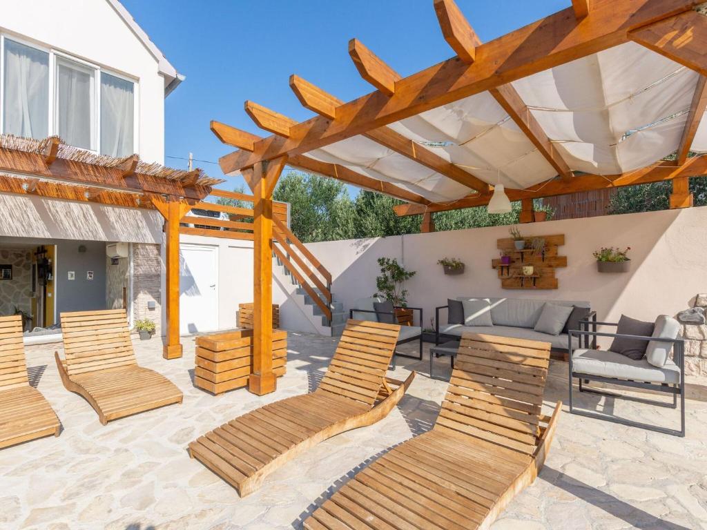 Patio nebo venkovní prostory v ubytování Boutique Holiday Home in Donje Polje with Pool