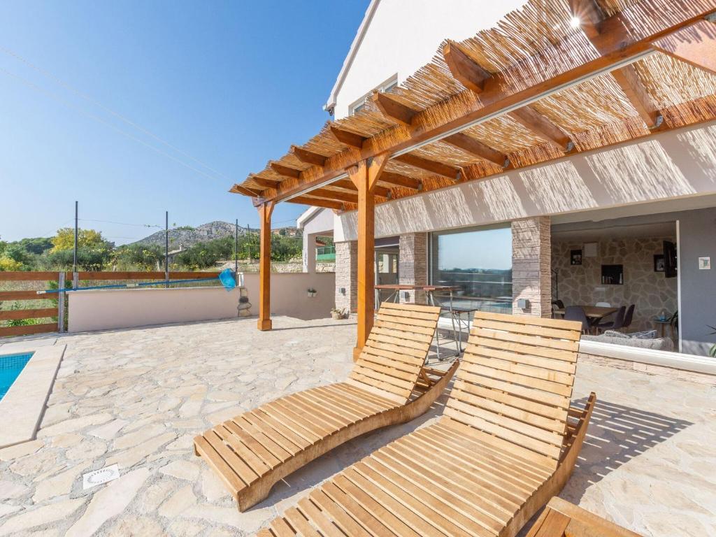Bazén v ubytování Boutique Holiday Home in Donje Polje with Pool nebo v jeho okolí