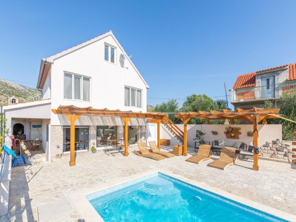 Bazén v ubytování Boutique Holiday Home in Donje Polje with Pool nebo v jeho okolí