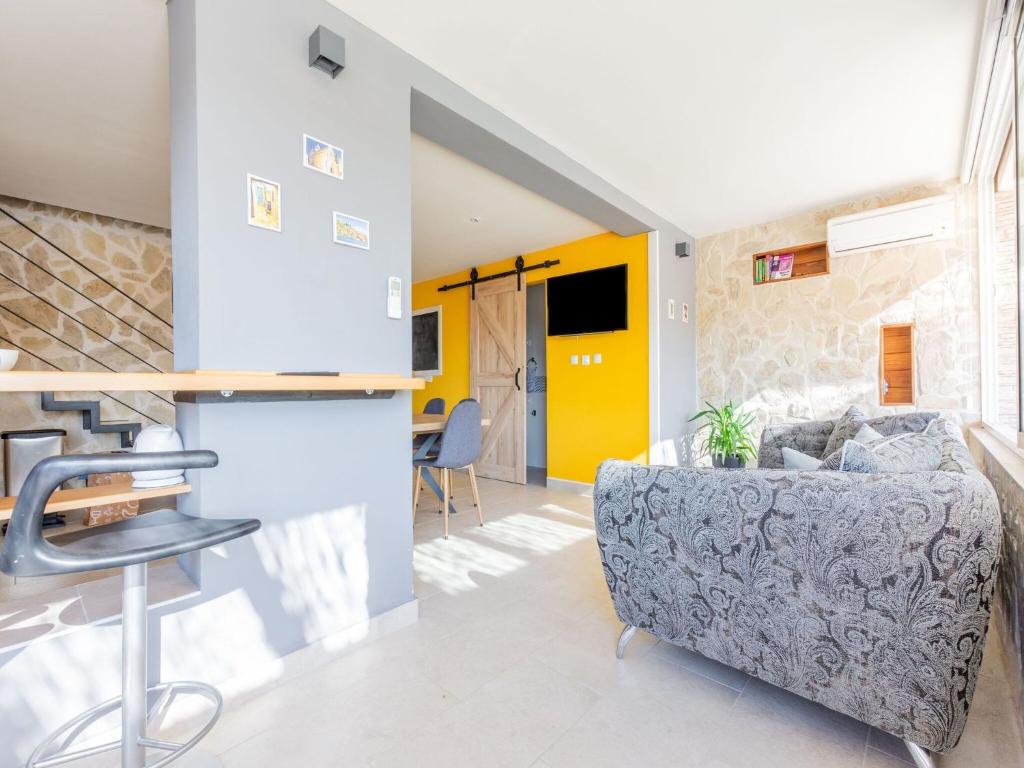 Posezení v ubytování Boutique Holiday Home in Donje Polje with Pool