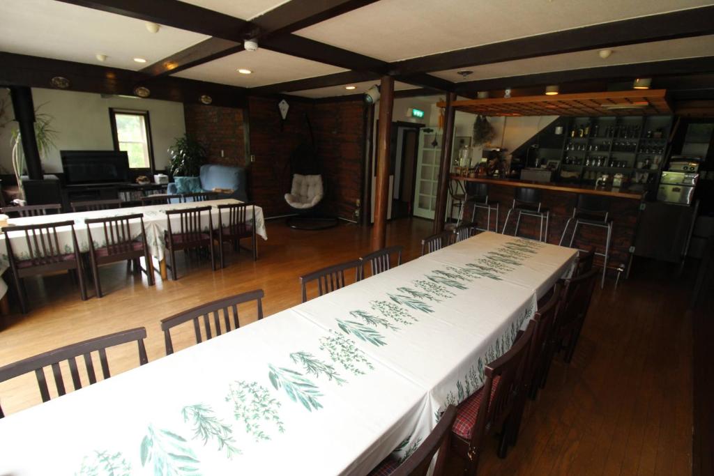 Restaurace v ubytování Stella八ヶ岳原村-星空,サウナ,BBQ,大型スクリーンを楽しめる八ヶ岳の貸切宿