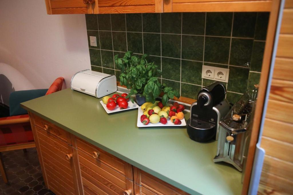 a kitchen counter with two plates of fruit and a toaster at Apartment Centrum im Grünen in Nürnberg
