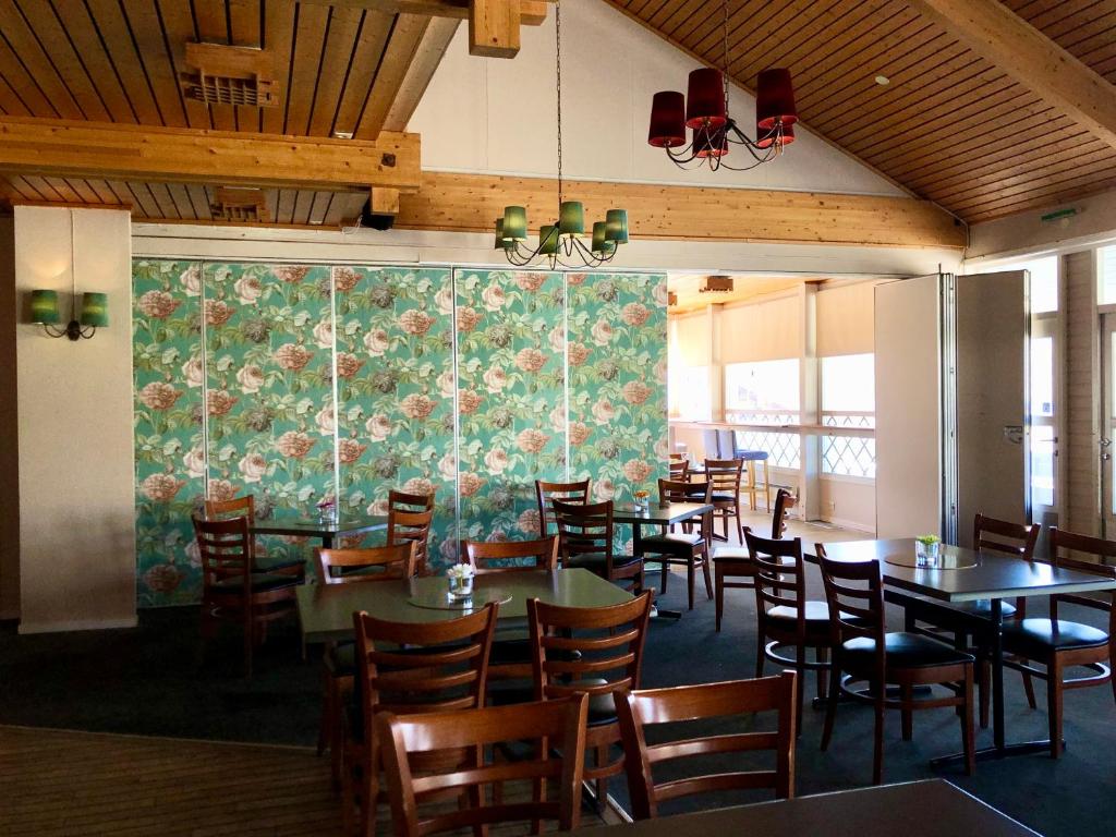 Restaurace v ubytování Ørnes Hotell