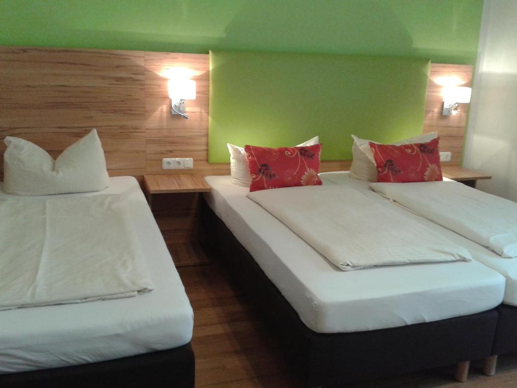 Postel nebo postele na pokoji v ubytování Hotel Pension Haydn