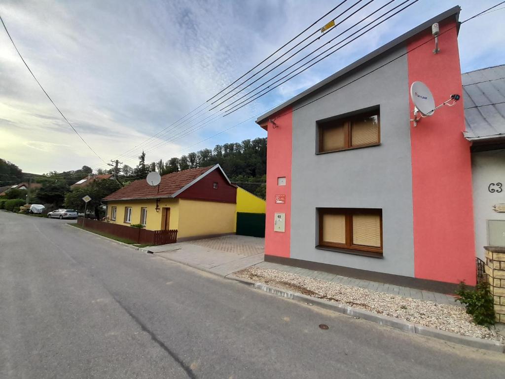 Budova, kde se apartmán nachází