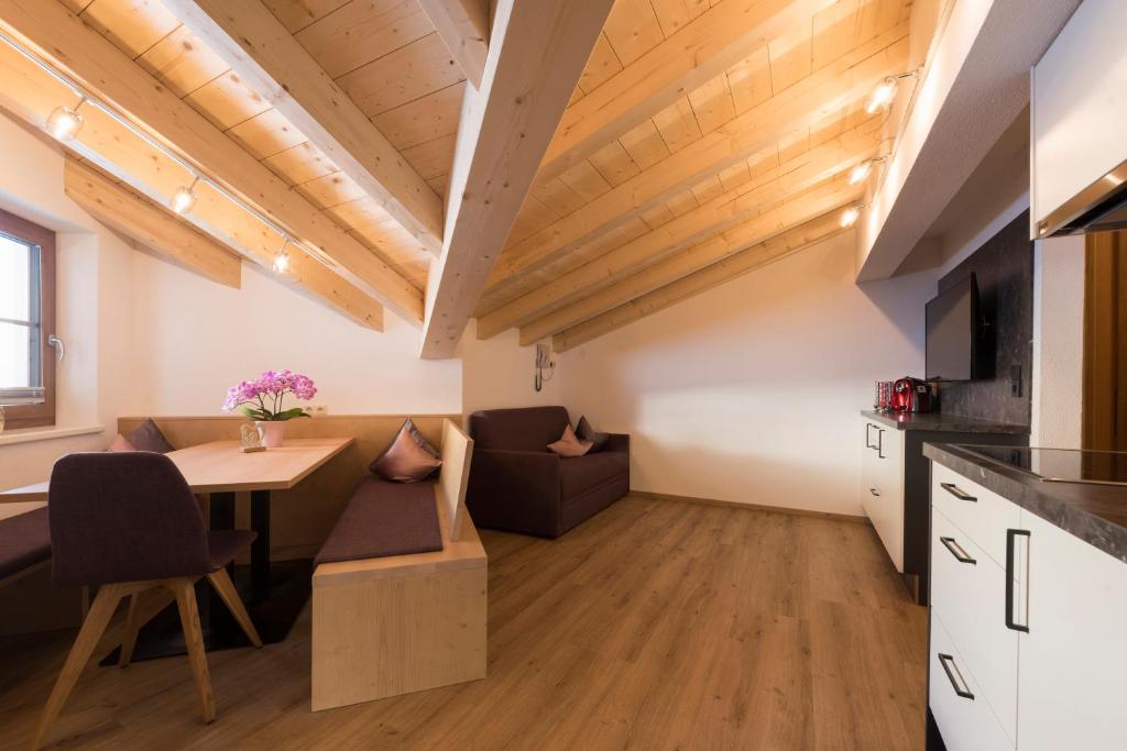 Kuchyň nebo kuchyňský kout v ubytování Landhaus Strolz