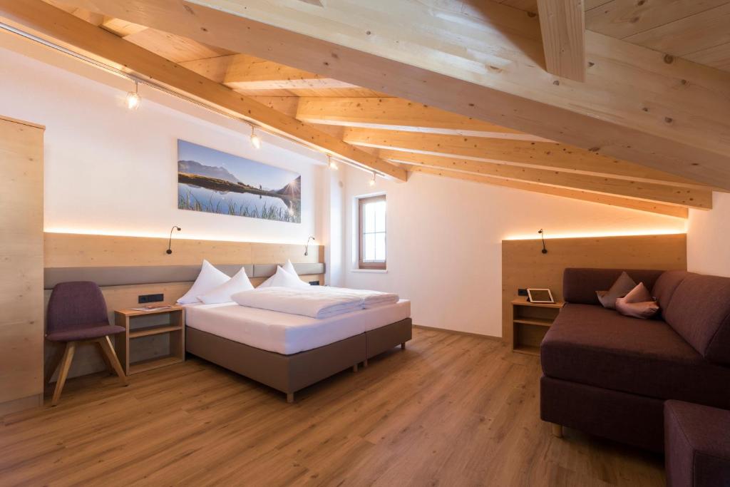 Postel nebo postele na pokoji v ubytování Landhaus Strolz