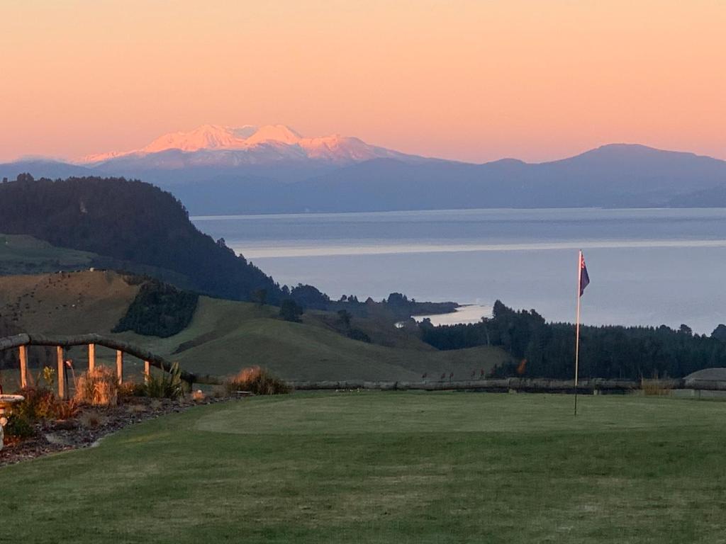 Hilltop Whakaipo Estate - Resim 19