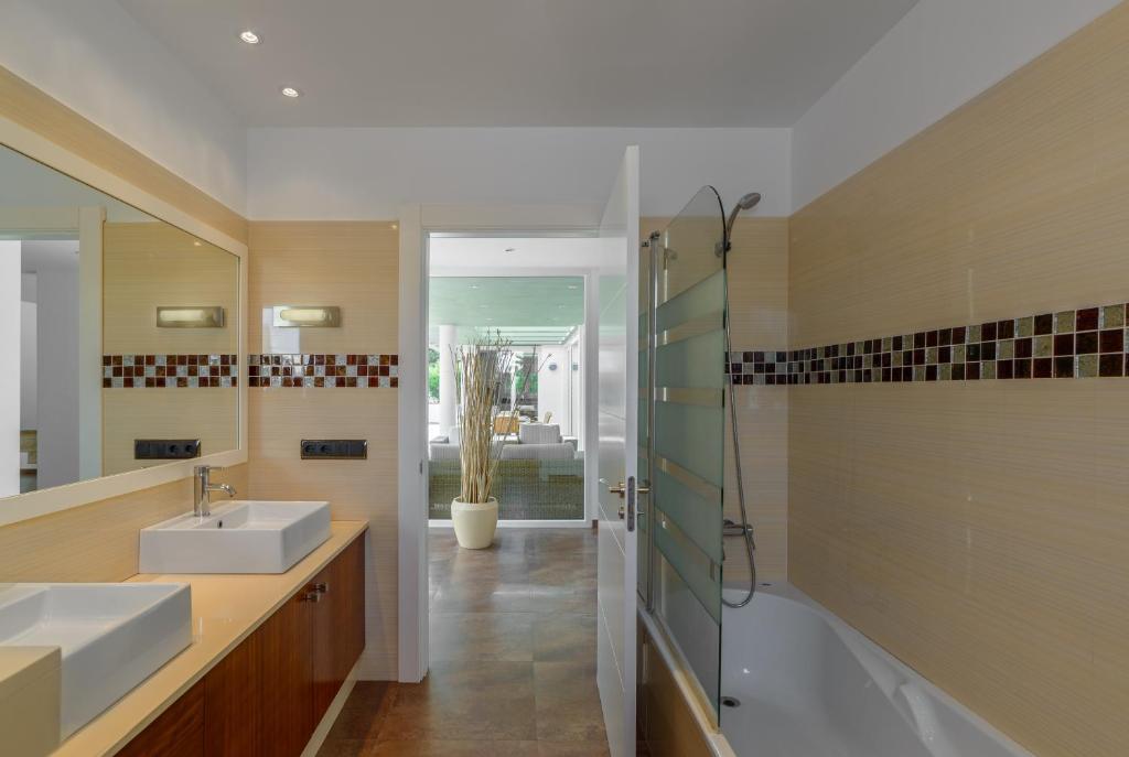 Koupelna v ubytování Villa Santandria Grupo Seranova Luxury Hotel