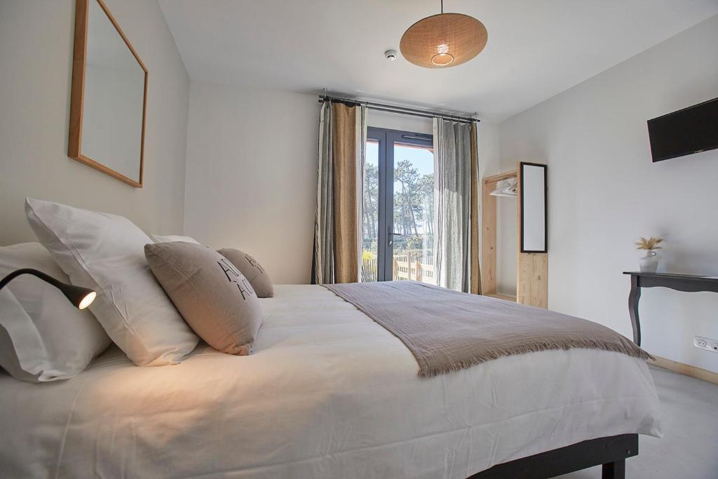 Postel nebo postele na pokoji v ubytování HOTEL COTE PHARE