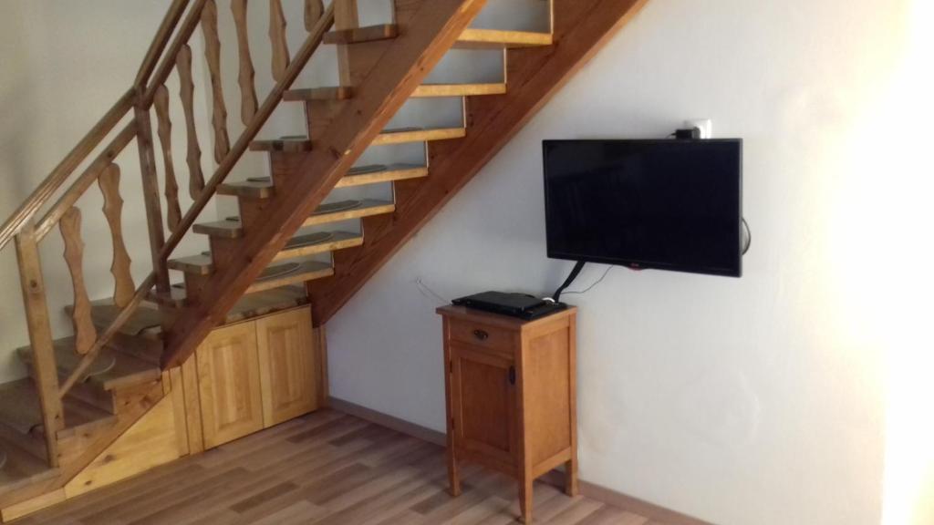 TV a/nebo společenská místnost v ubytování Tiszafa Apartman