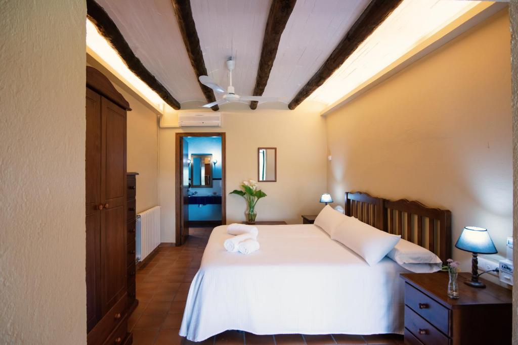 Postel nebo postele na pokoji v ubytování Hospedium Hotel La Parada del Compte
