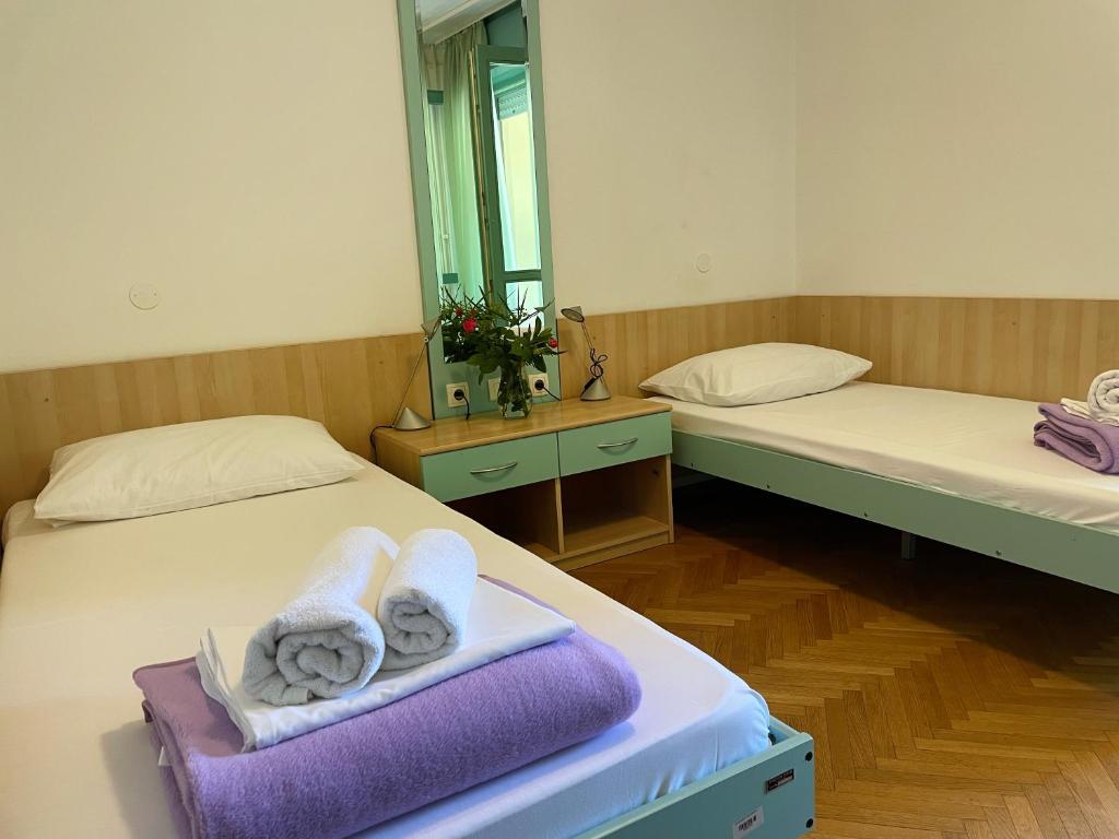 Postelja oz. postelje v sobi nastanitve Hostel Spinut