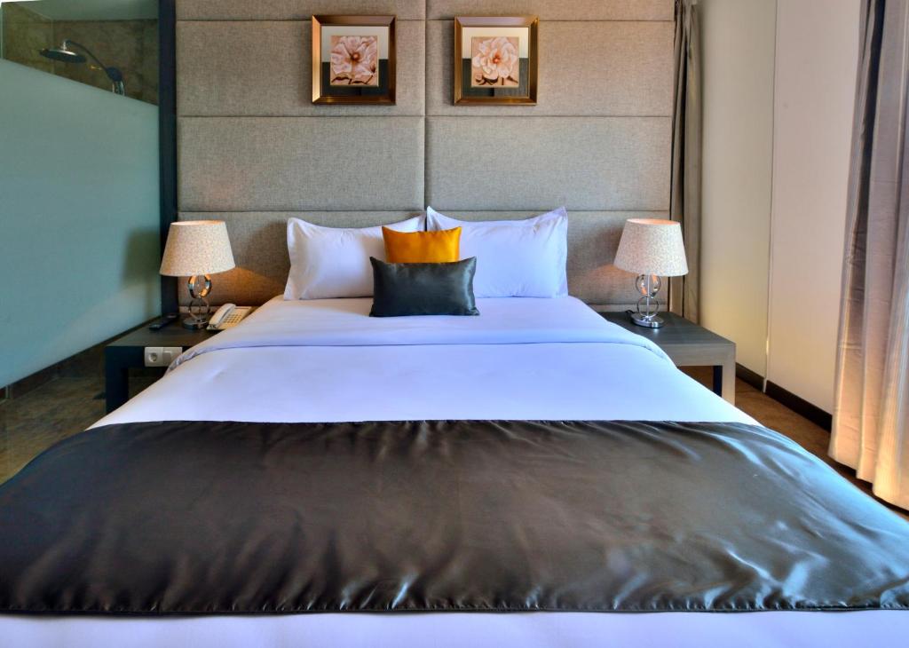 Postel nebo postele na pokoji v ubytování Serela Merdeka by KAGUM Hotels