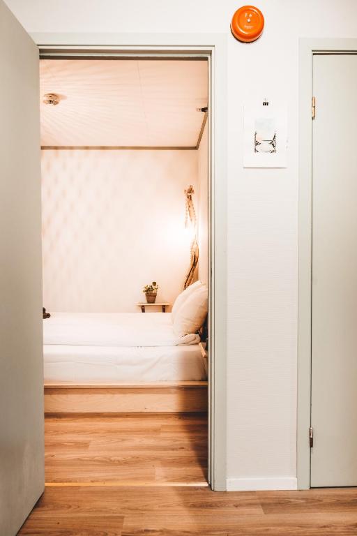 Postel nebo postele na pokoji v ubytování FURU Hostel & Café