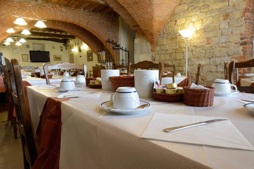 a long table with a white table cloth on it at Hotel Di Stefano in Pisa