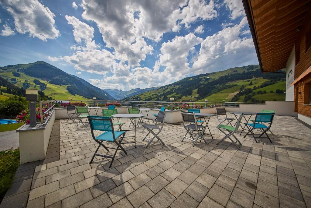 Nespecifikovaný výhled na hory nebo výhled na hory při pohledu z hotelu