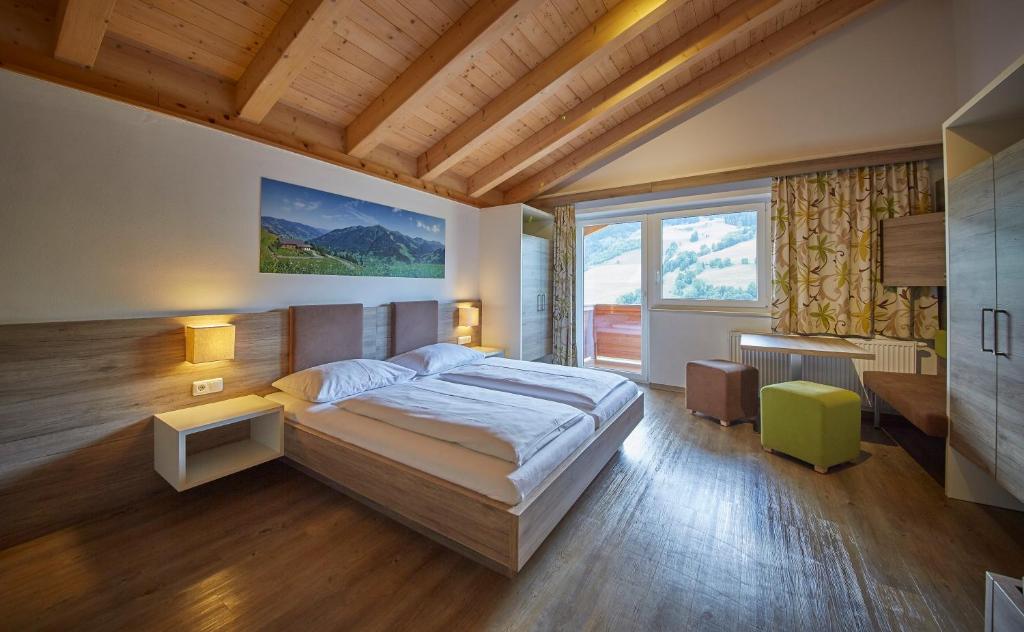 Postel nebo postele na pokoji v ubytování Am Mitteregghof