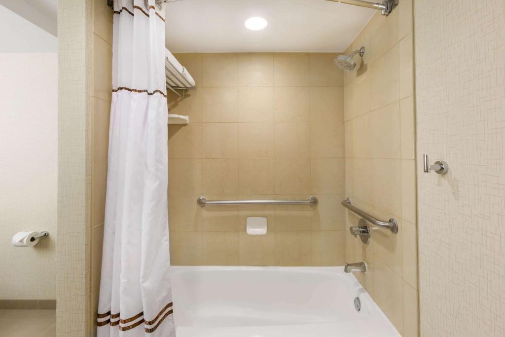 Wyndham New Orleans French Quarter - Double Room With Two Double Beds - Mobility Access/Non-Smoking