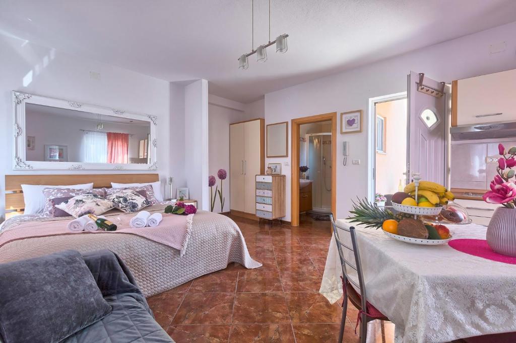 Postel nebo postele na pokoji v ubytování Villa Mihaela