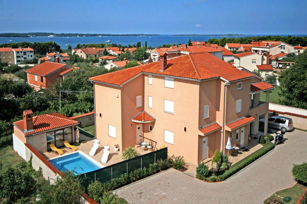 Bazén v ubytování Villa Mihaela nebo v jeho okolí
