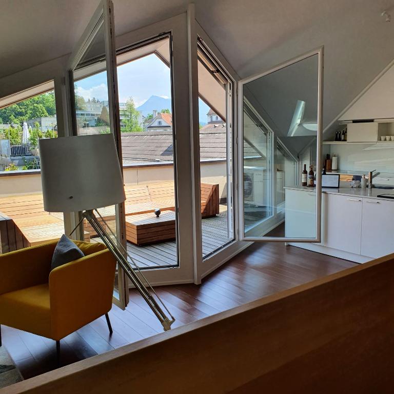 Top City Center Apartments location next to Lion Monument - Resim 4