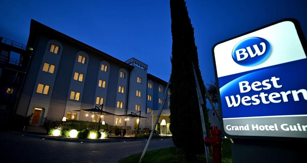 a best western hotel sign in front of a building at Best Western Grand Hotel Guinigi in Lucca