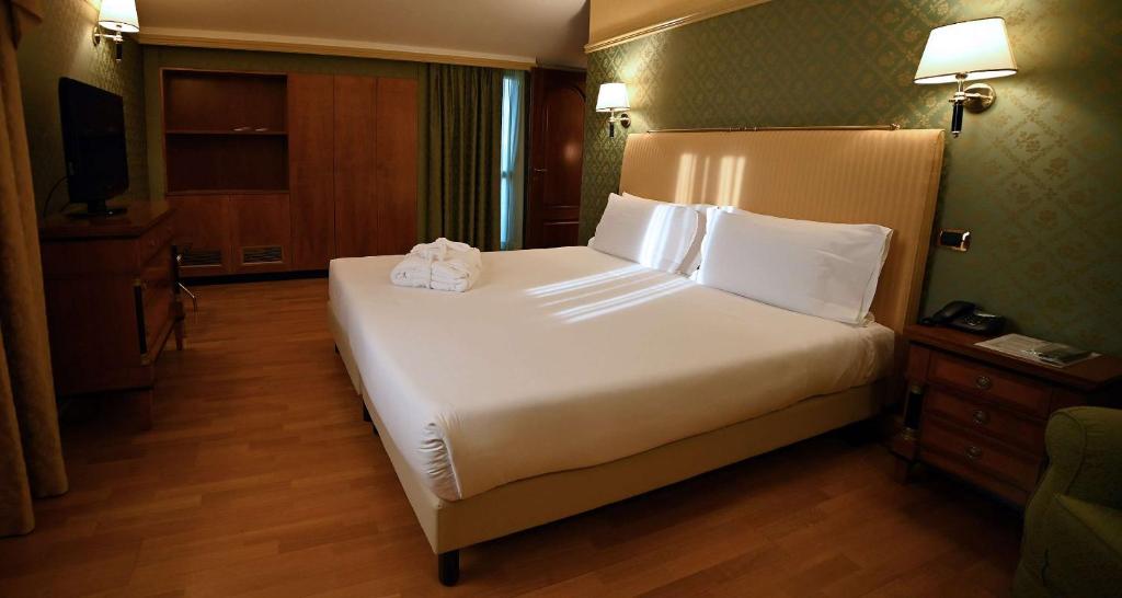 Postel nebo postele na pokoji v ubytování Best Western Grand Hotel Guinigi