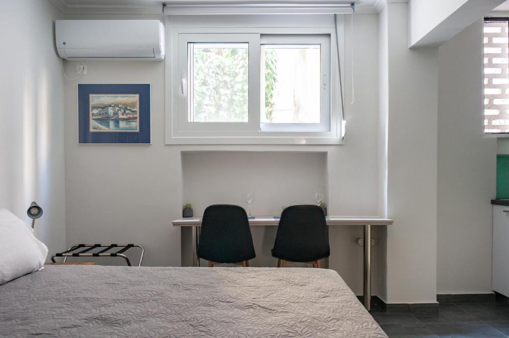 Pan's Cave Studio in Plaka - Studio Apartment