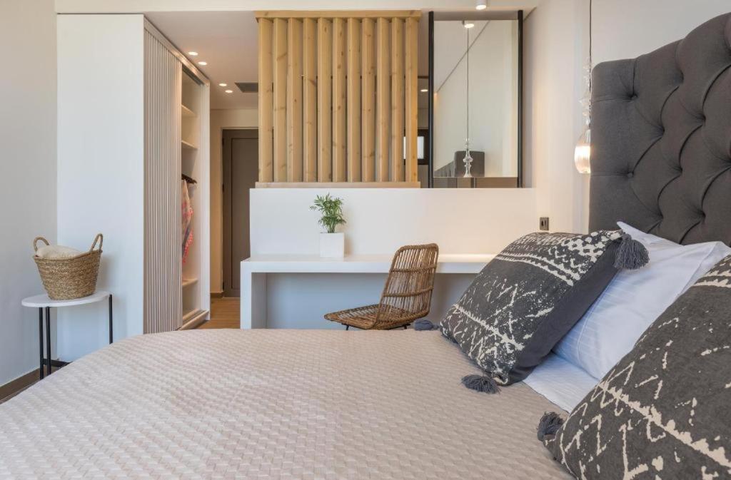 Posteľ alebo postele v izbe v ubytovaní Eptanisos Beachfront Suites Zante