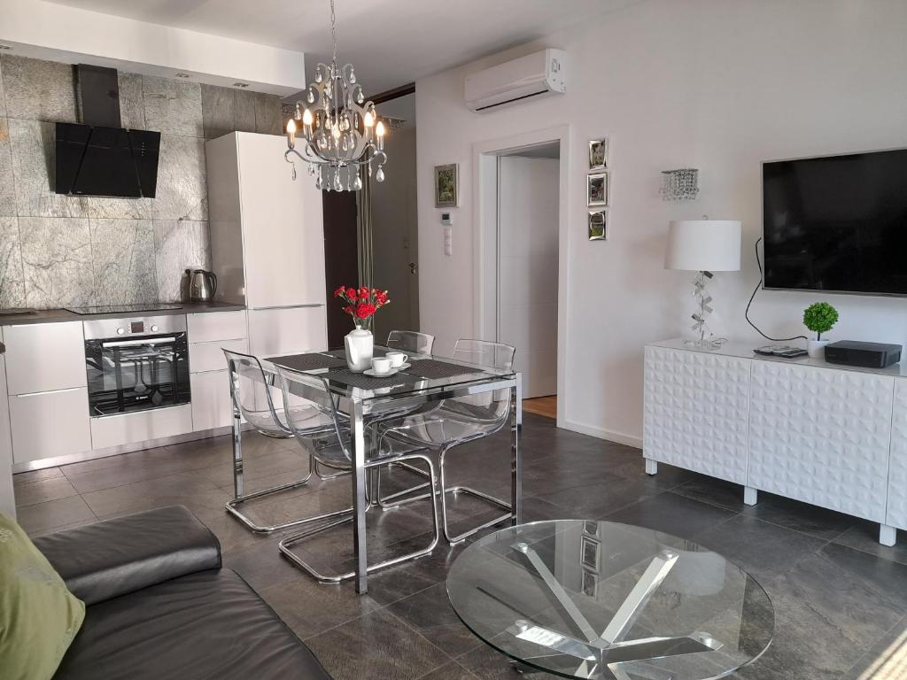 Kuchyňa alebo kuchynka v ubytovaní Apartamenty Prestige Browar Lubicz Stare Miasto