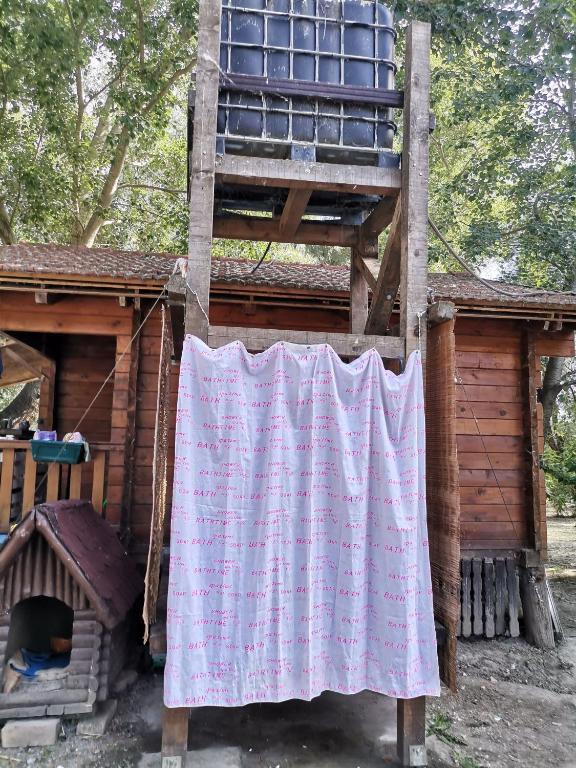 תמונה מהגלריה של EXIT Camping with bungalow, mobile home, tents, and empty spots with private acces to the beach בנובי סאד