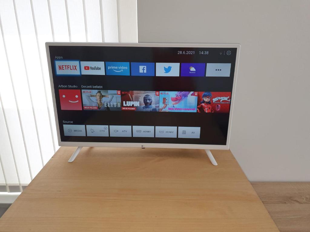 TV a/nebo společenská místnost v ubytování Schönes Studio in Arbon am Bodensee Neu Klimatisiert !