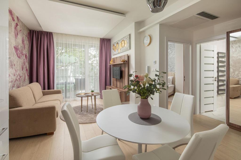 Posedenie v ubytovaní Spa Residence Carbona Hévíz - Relax, Sissi Apartmanok