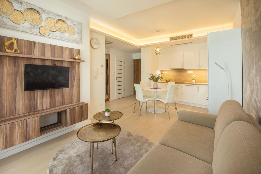 Televízia a/alebo spoločenská miestnosť v ubytovaní Spa Residence Carbona Hévíz - Relax, Sissi Apartmanok
