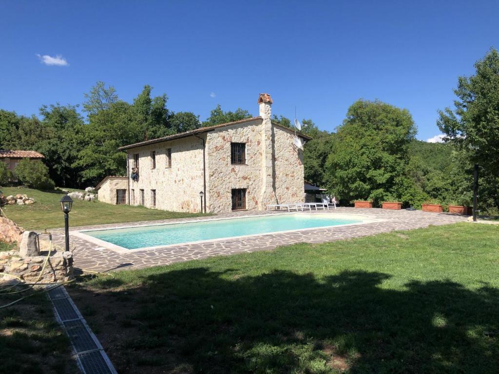 an old stone building with a swimming pool in a yard at Beautiful Stone Country Villa in Casaprota