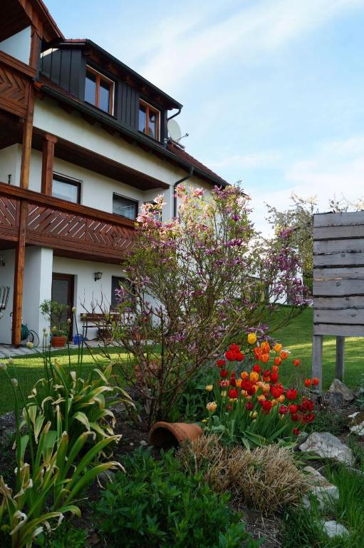 a garden in front of a house with flowers at Wohlfühloase Rudolf in Dinkelsbühl