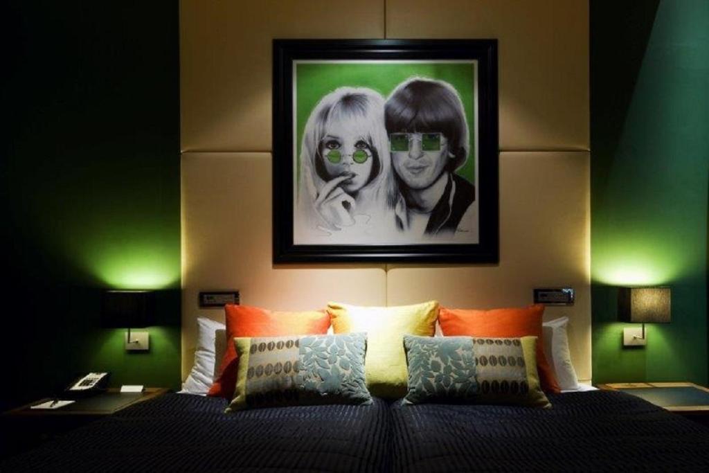 Hard Days Night Hotel - 