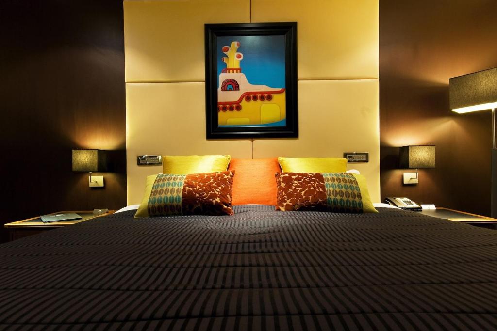 Hard Days Night Hotel - Deluxe Double Room