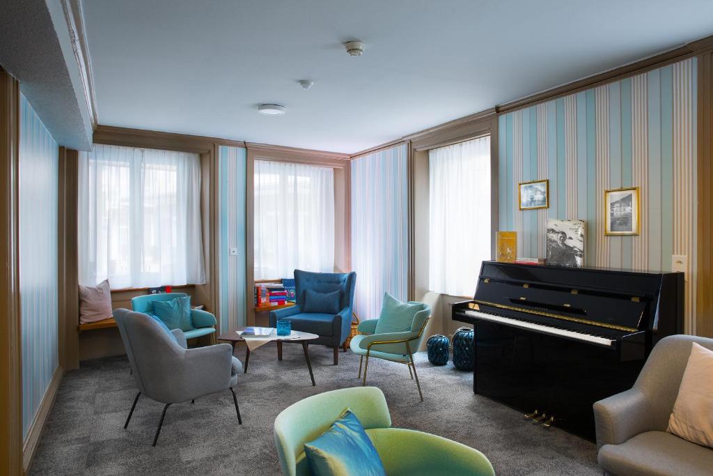 Posezení v ubytování Hotel Krone by b-smart
