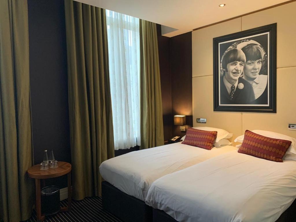 Hard Days Night Hotel - 