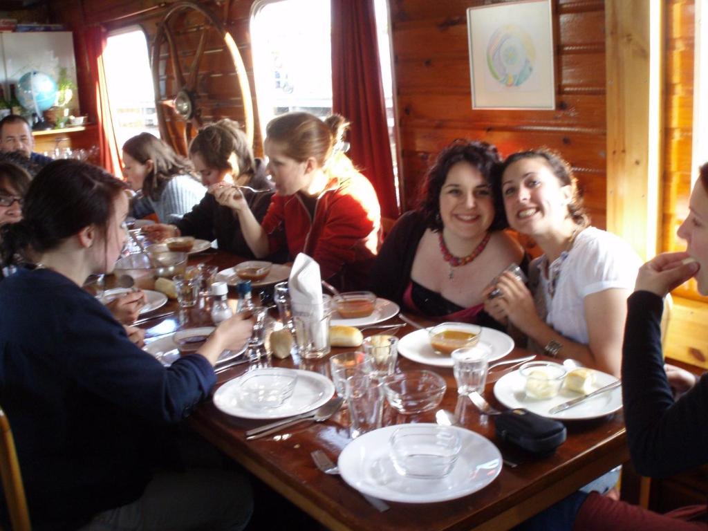 Hosté ubytování Intersail Hostel - Avontuur