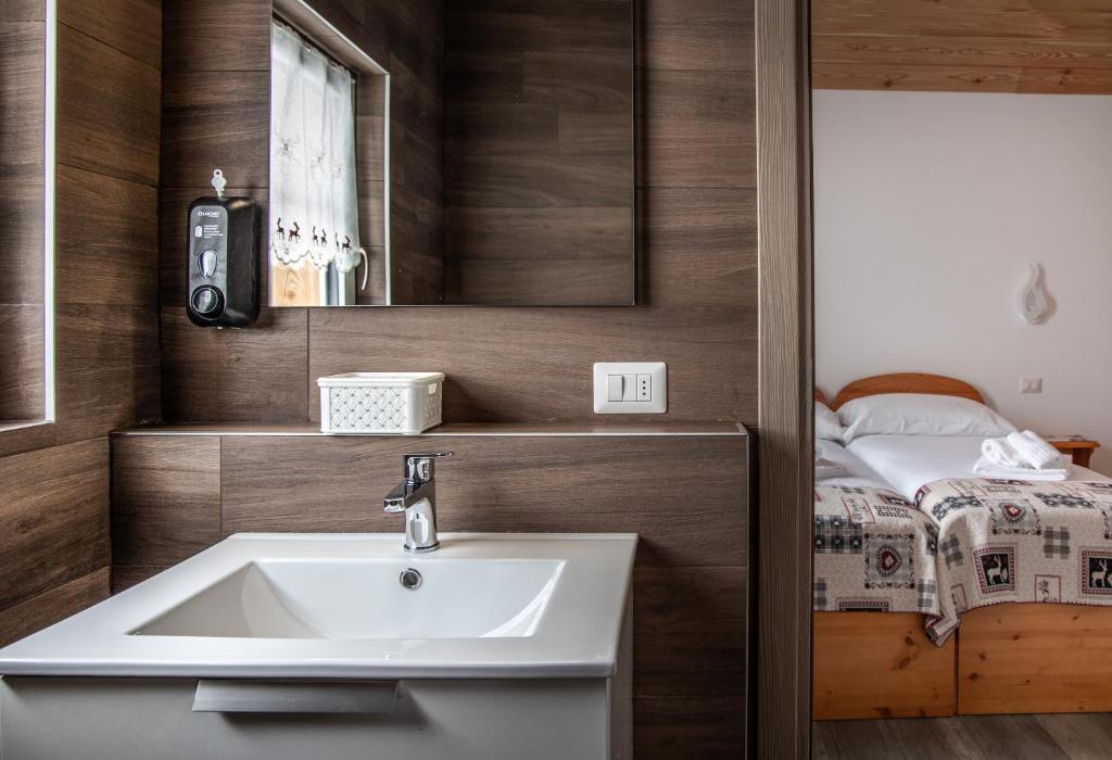 Postel nebo postele na pokoji v ubytování Albergo Ristorante Le Alpi