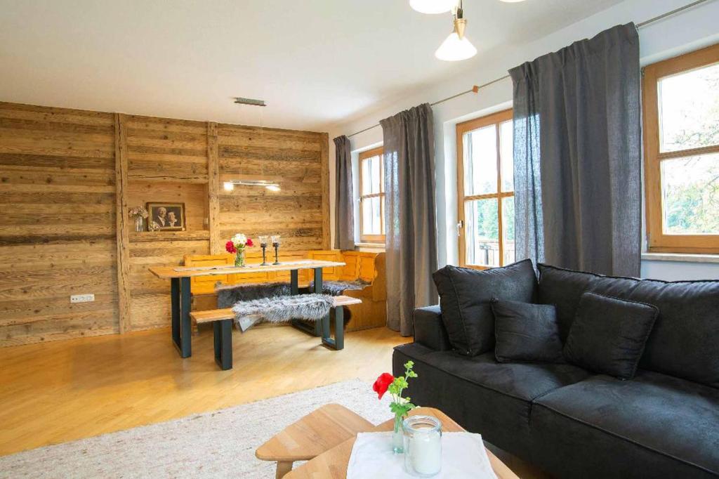 a living room with a couch and a table at Ferienwohnung Miedl in Hauzenberg
