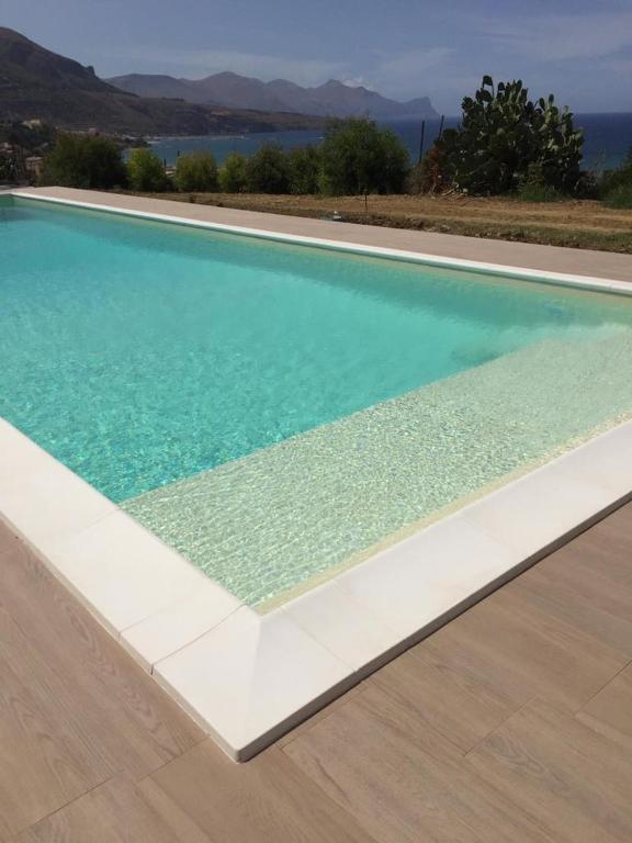 The swimming pool at or close to Villa Flo